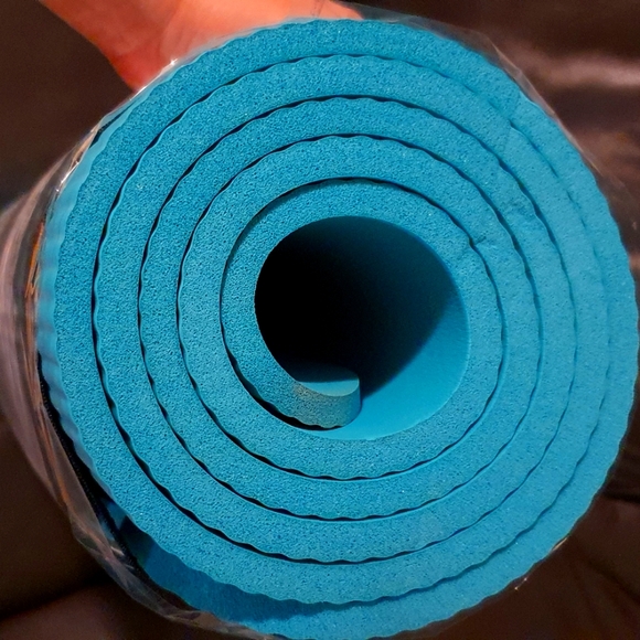 New Gaiam Essentials Yoga Mat - Picture 9 of 9